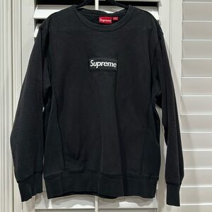 SUPREME Men’s Box Logo Sweatshirt.